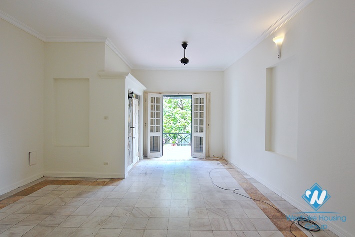 Lake view house for rent in Quang An street, Tay Ho district
